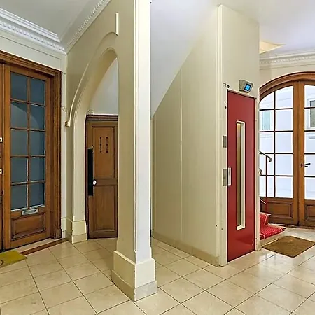 Hotel Charming 1 Bedroom Eiffel Tower 2*
