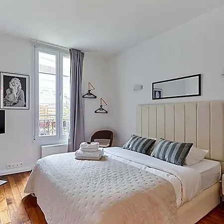 Charming 1 Bedroom Eiffel Tower Hotell