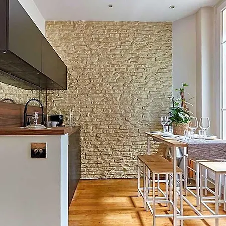 Charming 1 Bedroom Eiffel Tower Hotel 2*