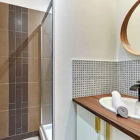 Charming 1 Bedroom Eiffel Tower Hotell Paris