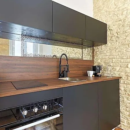 Charming 1 Bedroom Eiffel Tower Hotel 2*