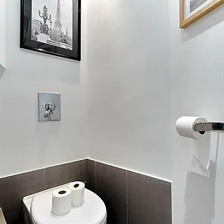 Charming 1 Bedroom Eiffel Tower Hotel Paris